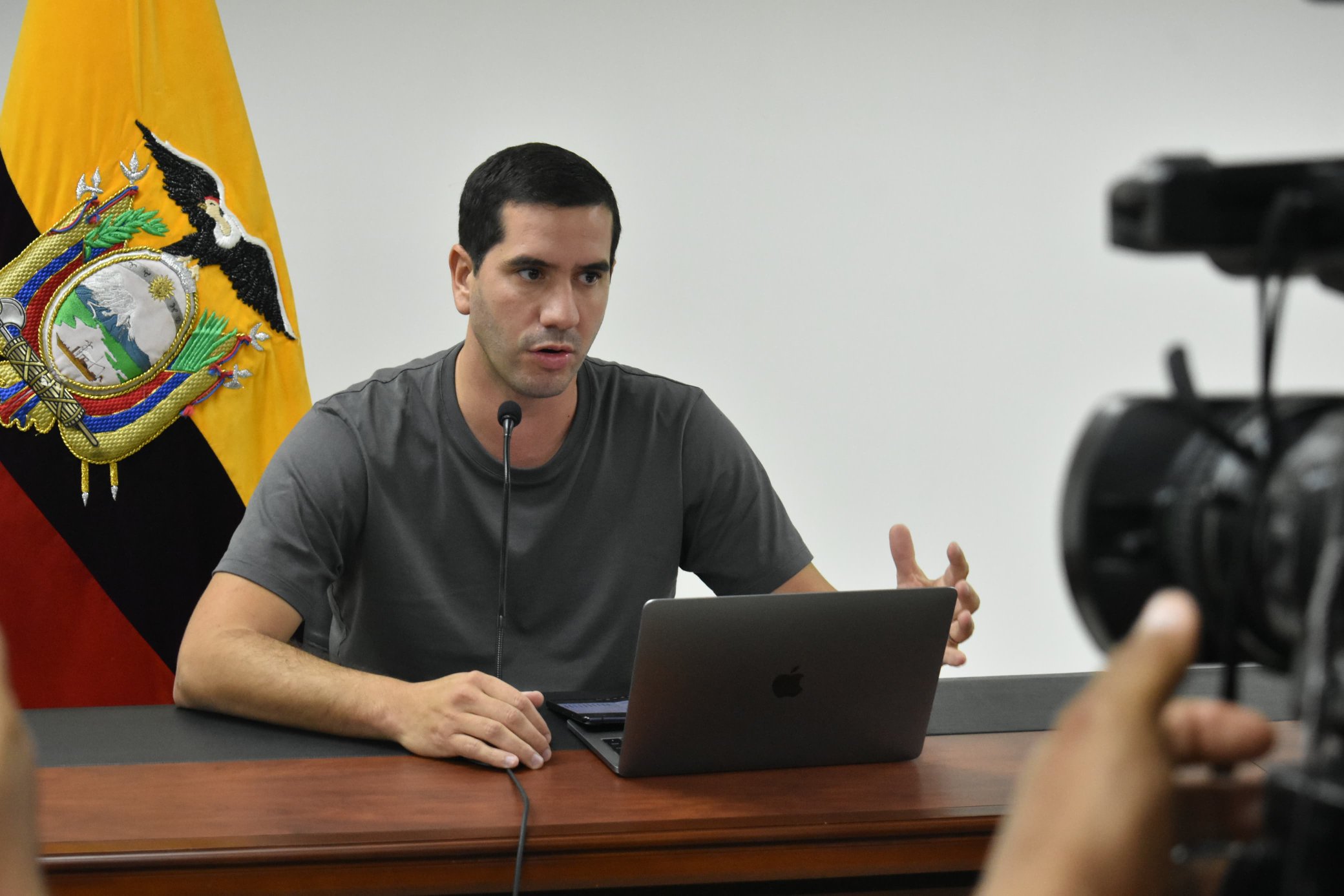 Ecuador no tendrá apagones el 1 de mayo y, quizás, tampoco el 2, dice