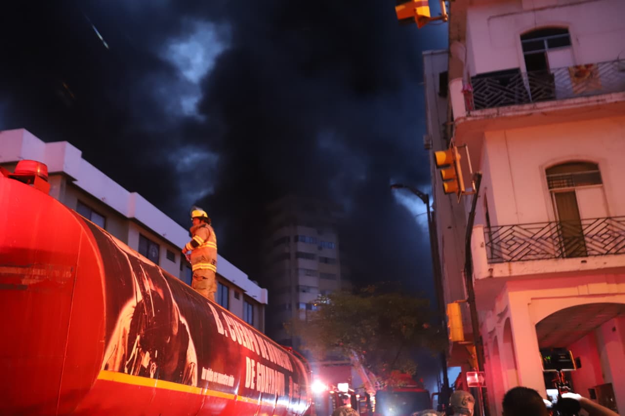 Incendio en el centro de Guayaquil: El fantasma de 1997 volvió a la Bahía